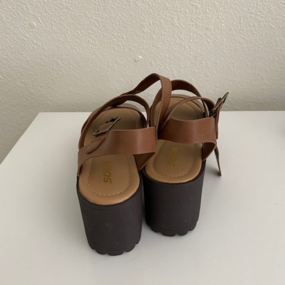 Soda Ankle Strap Platform Sandals Brown Size 8. NWT - Picture 2 of 9